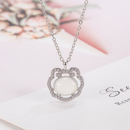 Collar con colgante positivo de candado de buenos deseos y calcedonia con piedras de Buda 