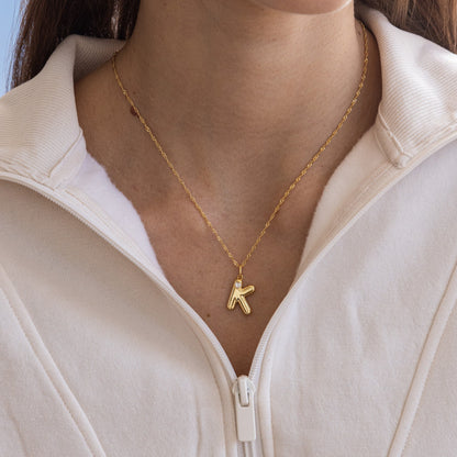 Collar con inicial de letra burbuja