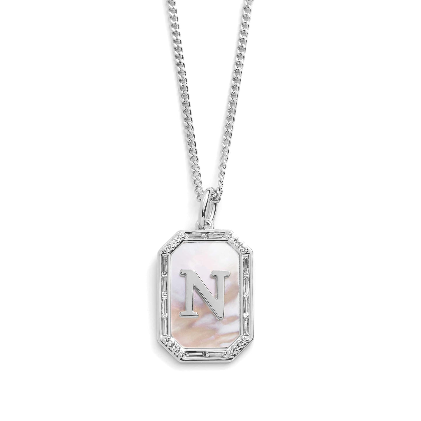 Collar con inicial de nácar