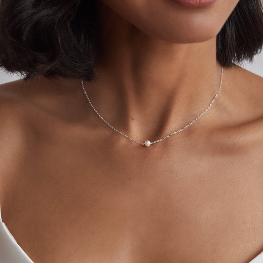Geschenkset aus silbernem Collier und Armband mit einer Perle