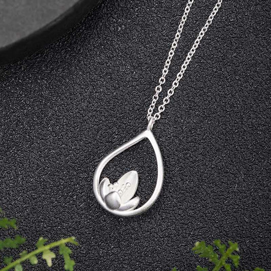 Collar con colgante de flor de loto y flor de loto de plata de ley 925 con piedras de Buda y diseño floral.