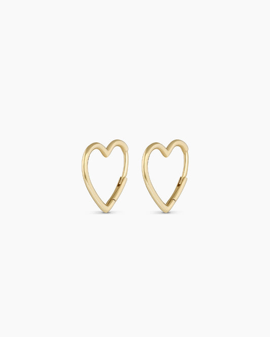 Pendientes Huggies de corazón abierto de oro de 14 quilates