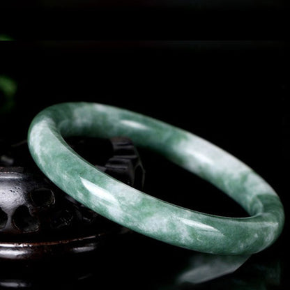 Buddha Stones Armreif aus natürlicher Jade mit Glücksbringer 
