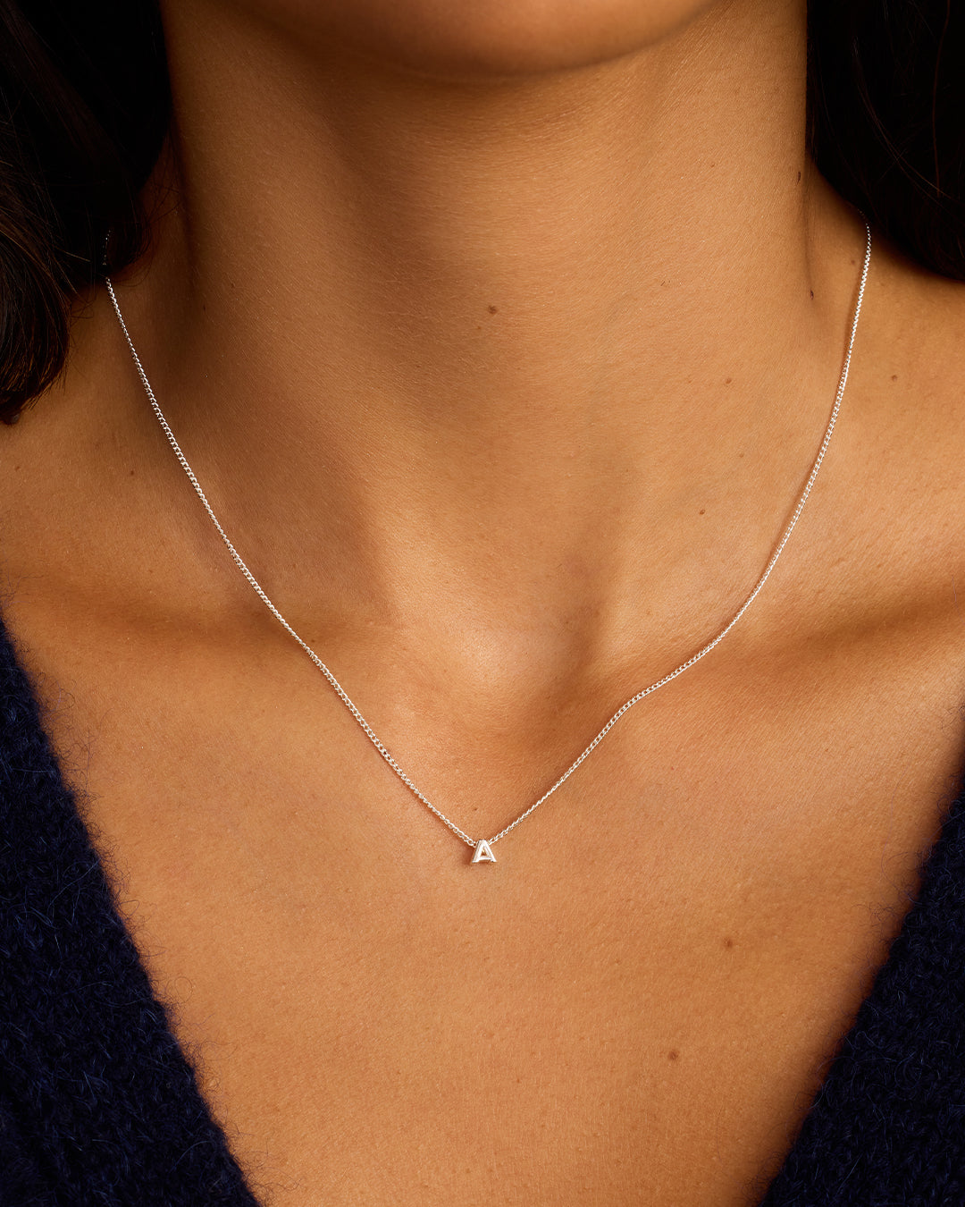 Collar con el alfabeto Wilder Mini