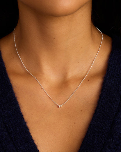 Collar con el alfabeto Wilder Mini