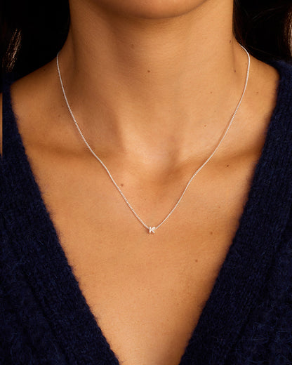 Collar con el alfabeto Wilder Mini