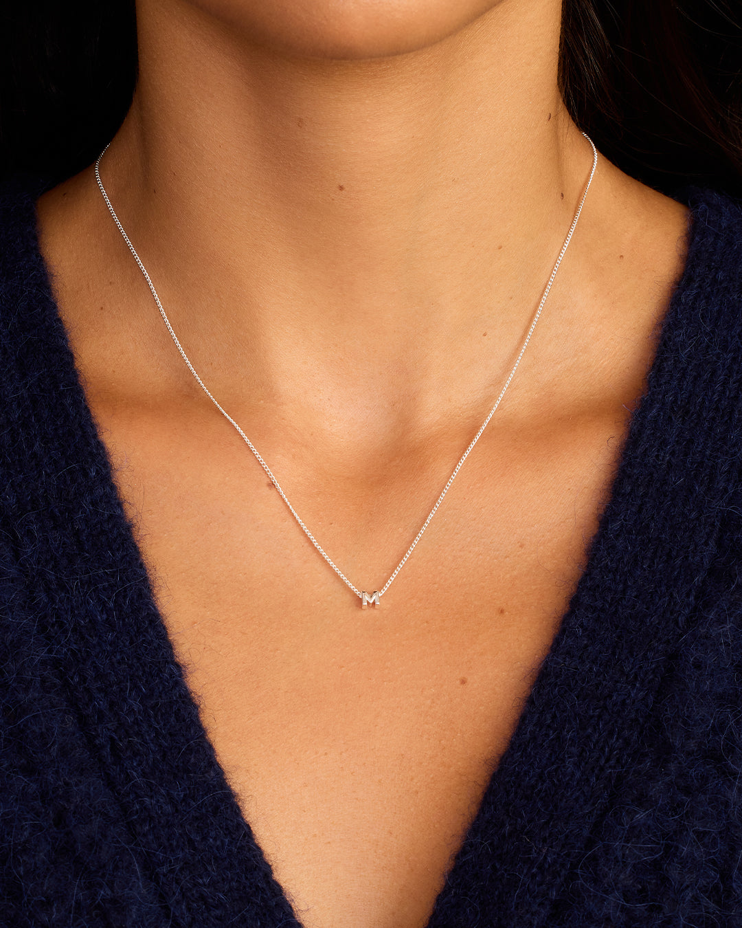 Collar con el alfabeto Wilder Mini