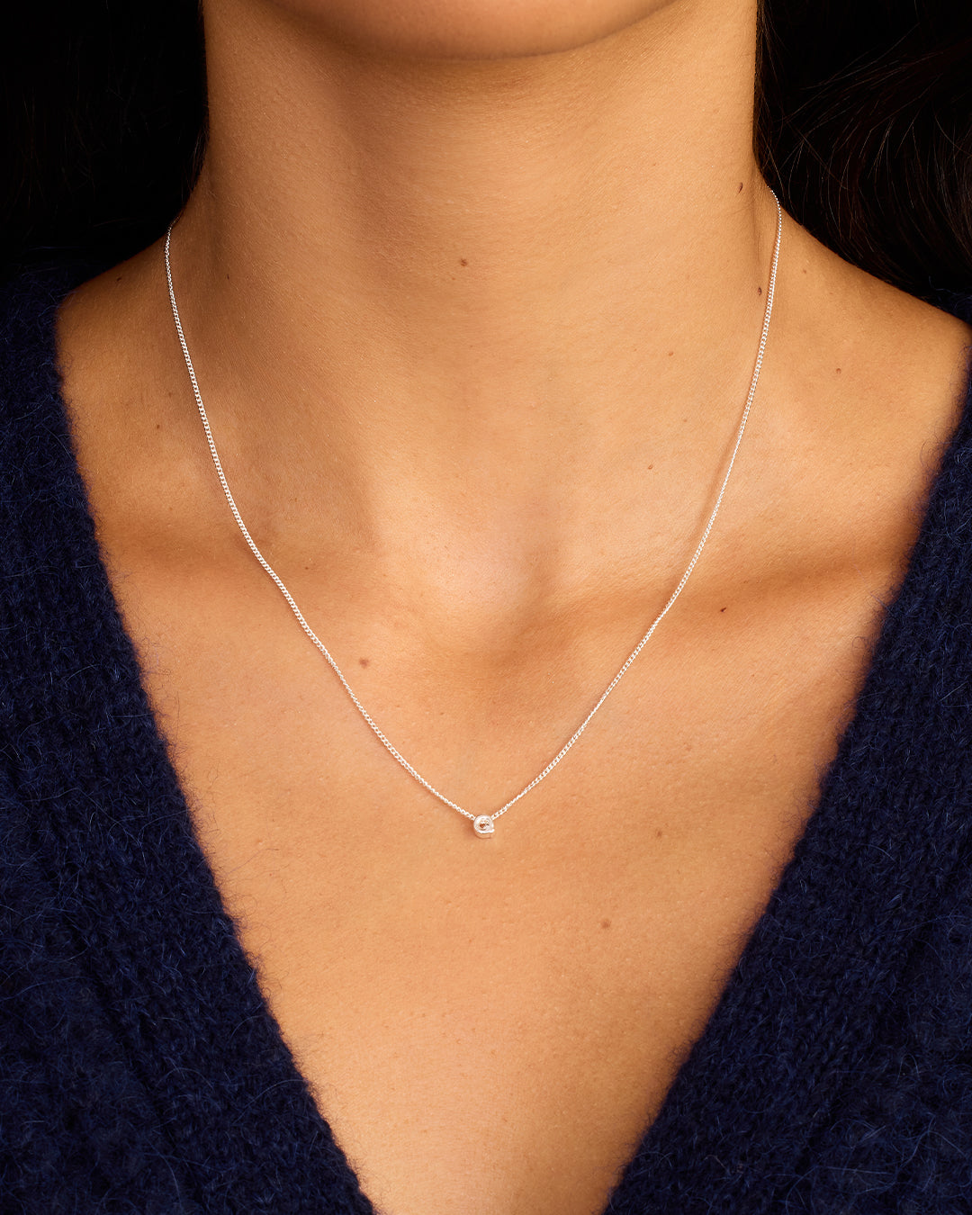 Collar con el alfabeto Wilder Mini