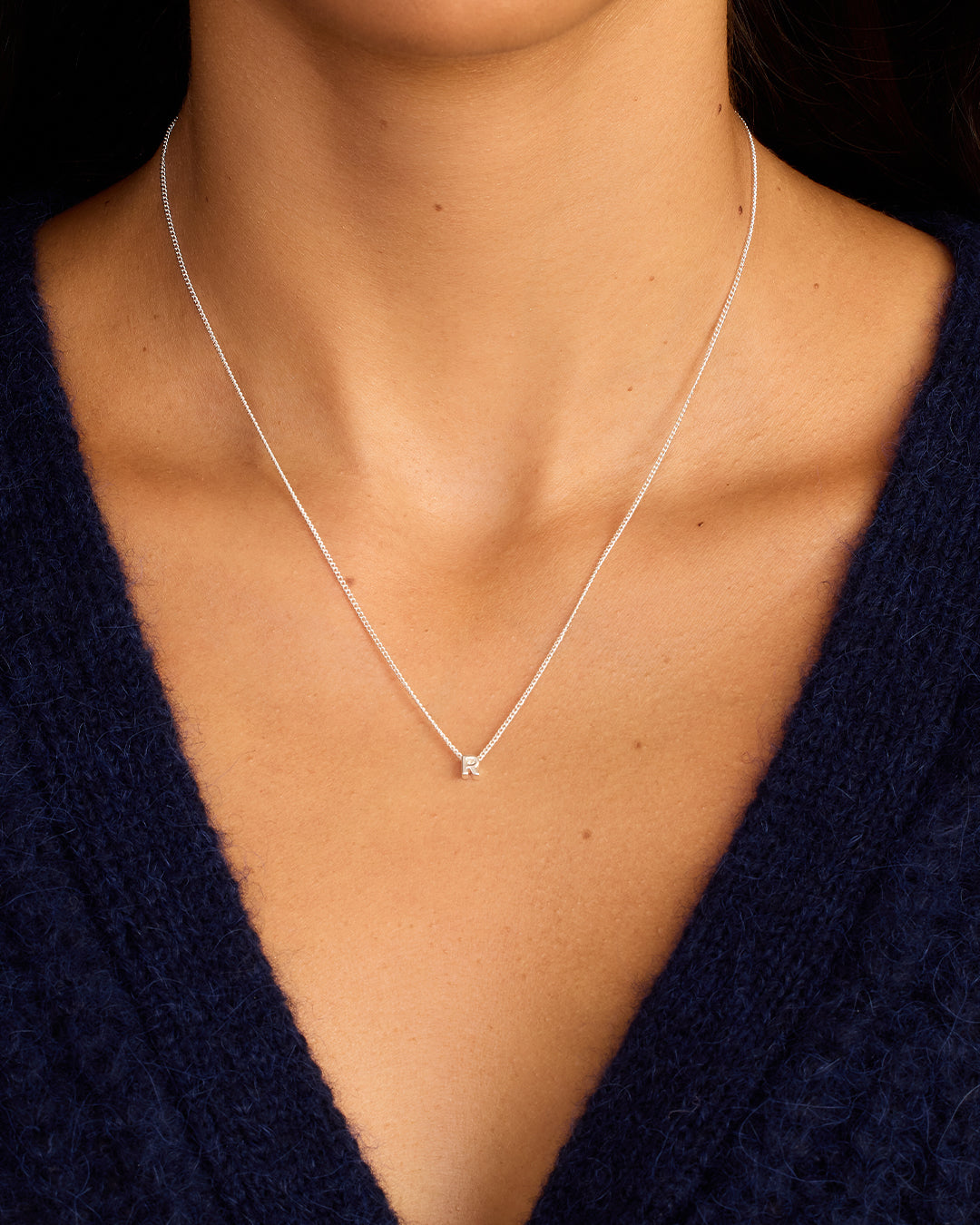 Collar con el alfabeto Wilder Mini