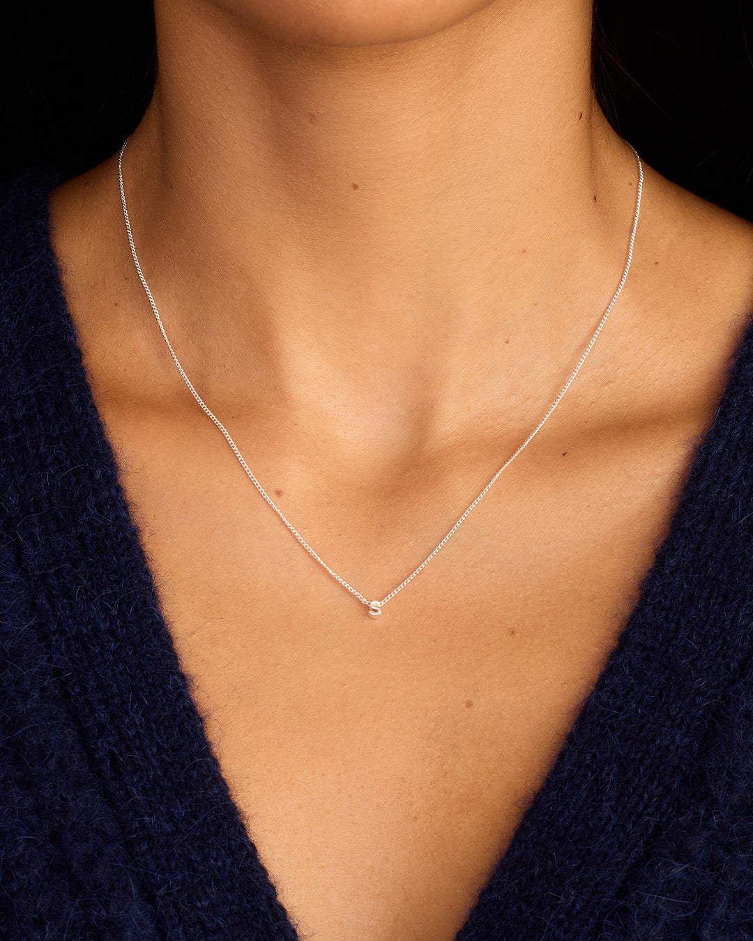 Collar con el alfabeto Wilder Mini