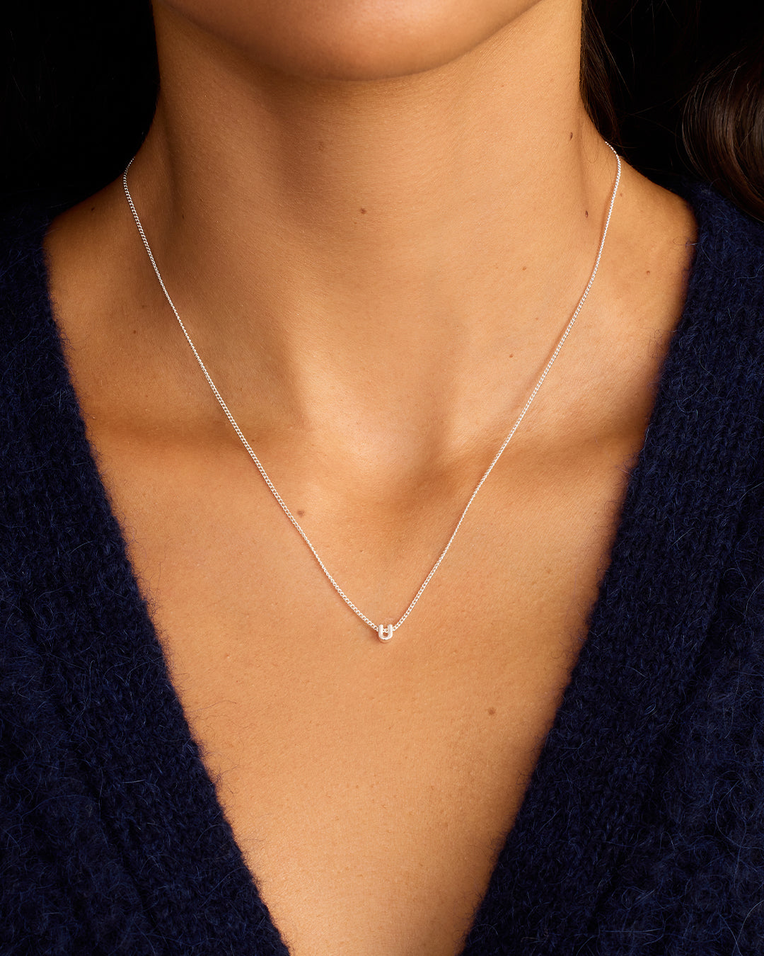 Collar con el alfabeto Wilder Mini