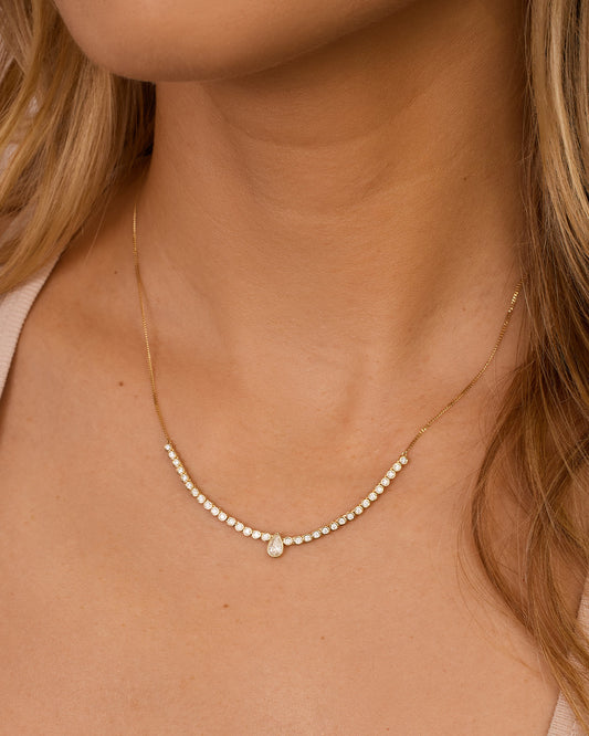 Collar Pear Row con diamantes cultivados en laboratorio