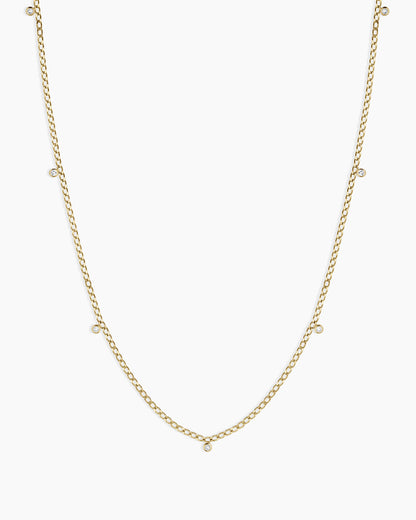 Flatterhalsband mit Diamantpunkten