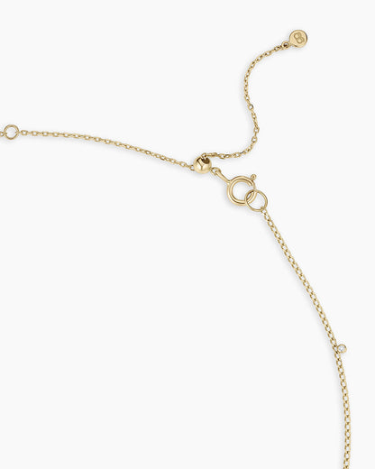 Flatterhalsband mit Diamantpunkten