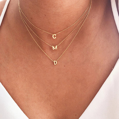 Collar con inicial pequeña 