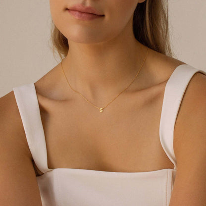 Collar con inicial pequeña 