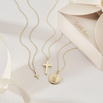 Halskette mit kleinem Kreuz aus massivem Gold