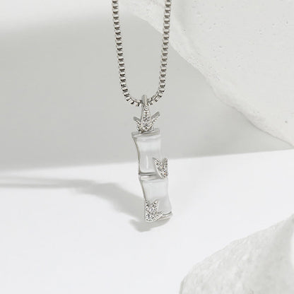 Collar con colgante de armonía con diseño de bambú y calcedonia de piedras de Buda