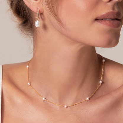 Conjunto de regalo con aros de perlas grandes estilo diamante dorado y gargantilla de diez perlas