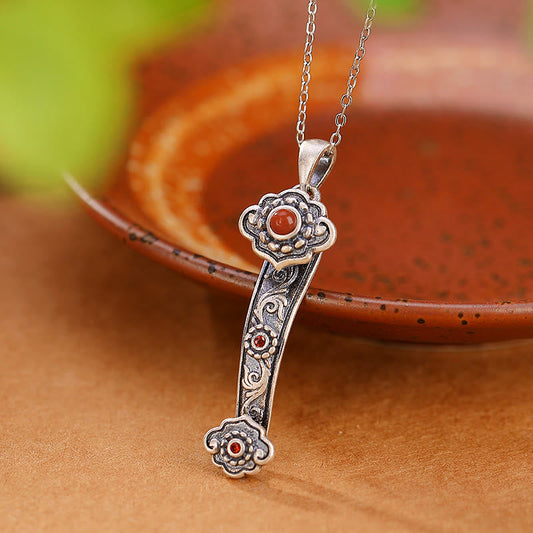 Collar con colgante de plata de ley 925 con piedras de Buda, ágata roja, jade cian, nubes auspiciosas y mango de ruyi.