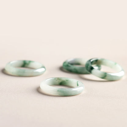 Anillo de jade verde natural con piedras de Buda para la suerte y la abundancia