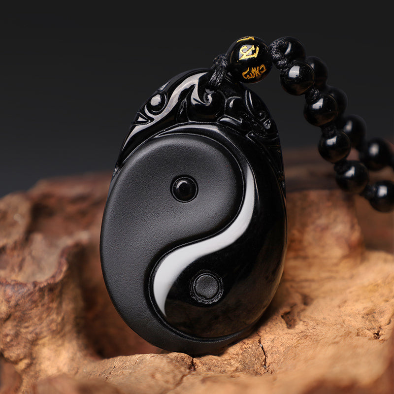 Collar con colgante de obsidiana negra natural con piedras de Buda que simboliza la fuerza y ​​el cumplimiento del Yin Yang. 