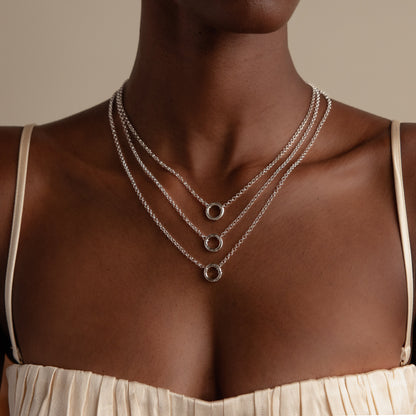Collar con dije circular Rolo