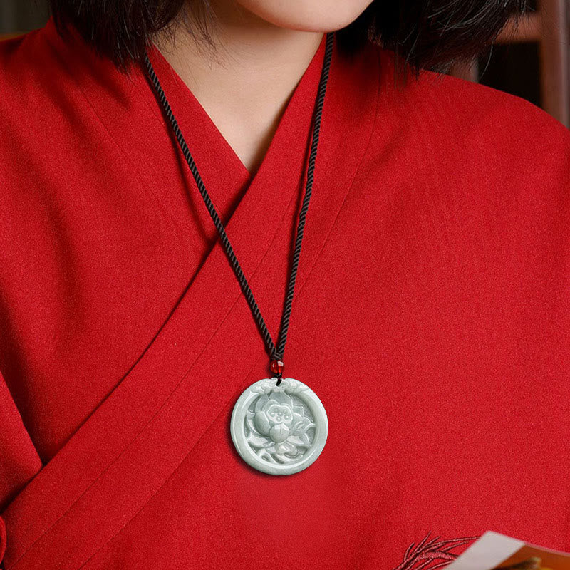 Colgante de prosperidad con flor de loto de jade natural tallada con piedras de Buda