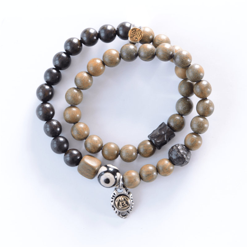 Pulsera de doble vuelta con cuentas Dzi de tres ojos de madera de ébano y sándalo verde tibetano con piedras de Buda y carácter Fu, equilibrio y paz.