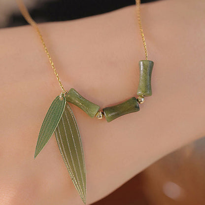 Collar con colgante de riqueza con diseño de hojas de bambú y jade y piedras de Buda