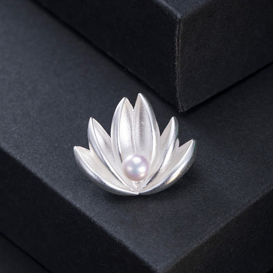 Broche "Nuevo Comienzo" con Perla y Flor de Loto en Plata de Ley 925 con Piedras de Buda