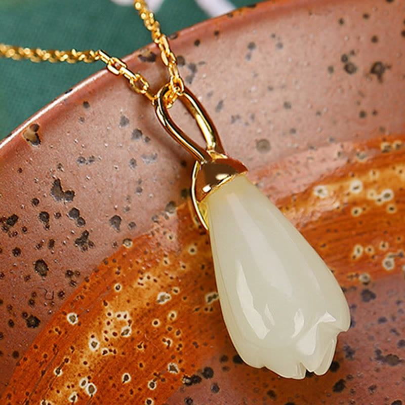 Collar con colgante de flor de magnolia y jade hetiano natural bañado en oro y plata de ley 925 con piedras de Buda 