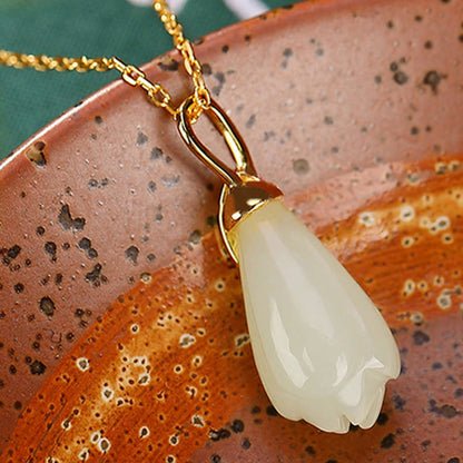 Collar con colgante de flor de magnolia y jade hetiano natural bañado en oro y plata de ley 925 con piedras de Buda 