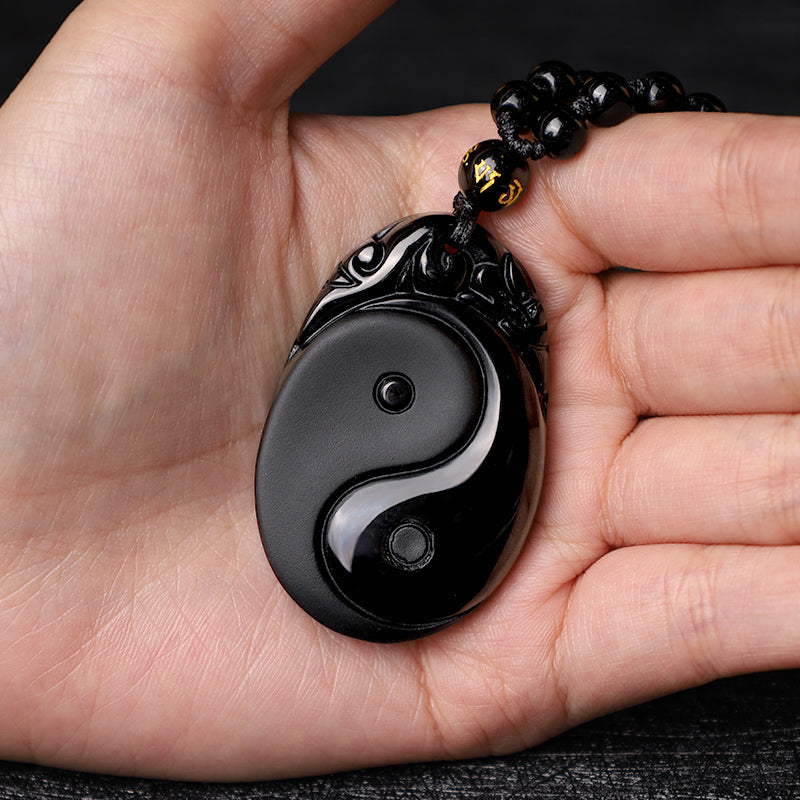 Collar con colgante de obsidiana negra natural con piedras de Buda que simboliza la fuerza y ​​el cumplimiento del Yin Yang. 