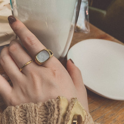 Anillo de ópalo