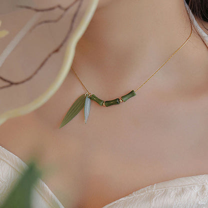 Collar con colgante de riqueza con diseño de hojas de bambú y jade y piedras de Buda