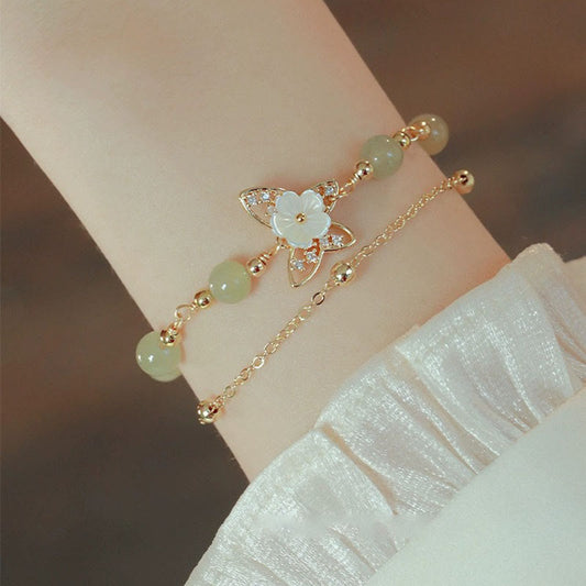Pulsera de la suerte de doble capa con piedras de Buda, chapada en oro de 14 quilates, jade, mariposa, piedra tridacna y flor