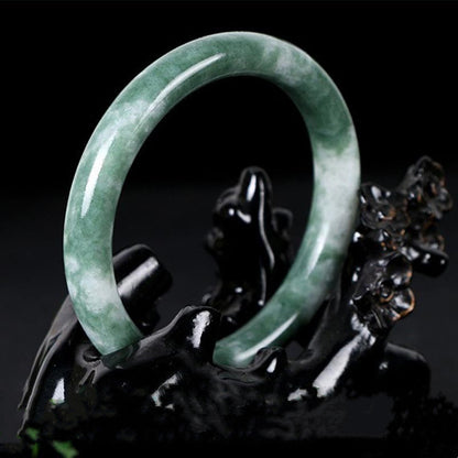 Buddha Stones Armreif aus natürlicher Jade mit Glücksbringer 