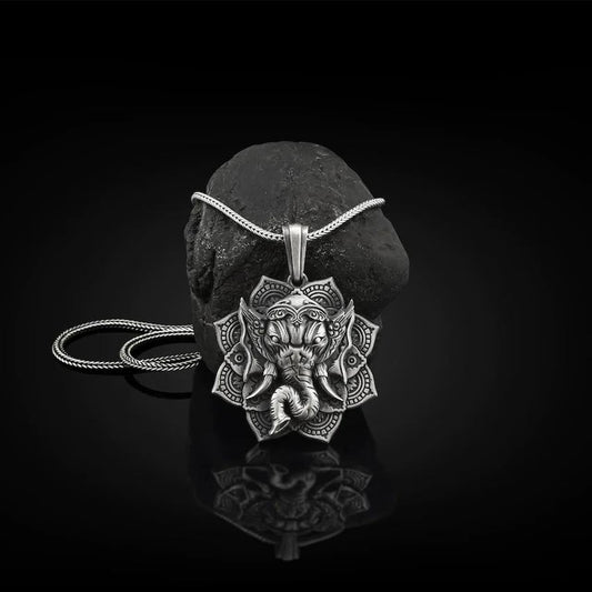 Collar con colgante de amuleto protector de elefante Ganesh Ganpati de estaño puro con piedras de Buda 