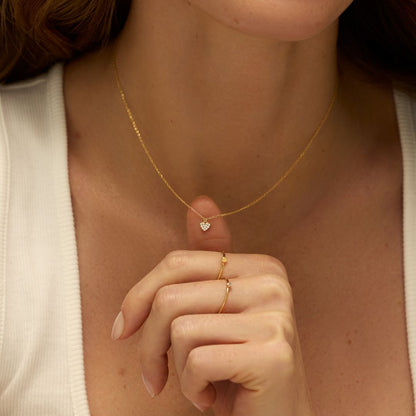 Collar de corazón con racimo de diamantes de oro