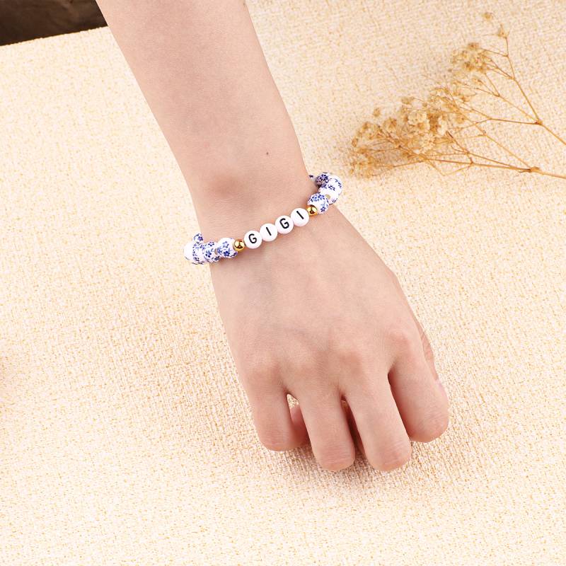 Blaues Porzellan-Armband mit Blumenperlen für Mama und Oma