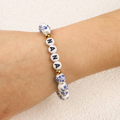 Blaues Porzellan-Armband mit Blumenperlen für Mama und Oma