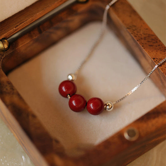 Collar con colgante de bendición de la calma con cuentas de cinabrio de Buda en plata de ley 925