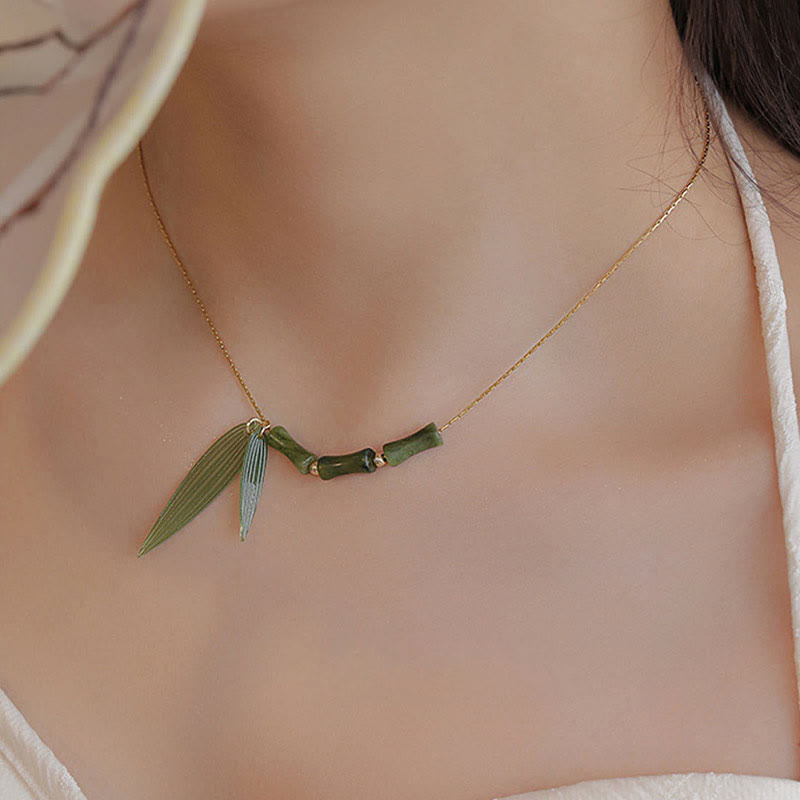 Collar con colgante de riqueza con diseño de hojas de bambú y jade y piedras de Buda