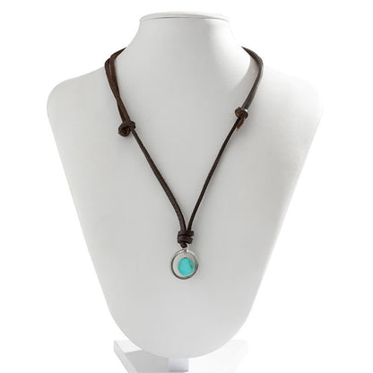 Collar con colgante de piedra turquesa redonda de Buda y fuerza protectora