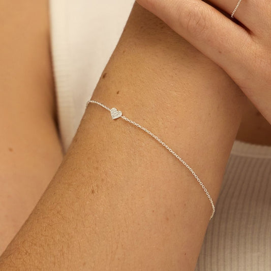 Silbernes Cluster-Herzarmband im Diamant-Stil