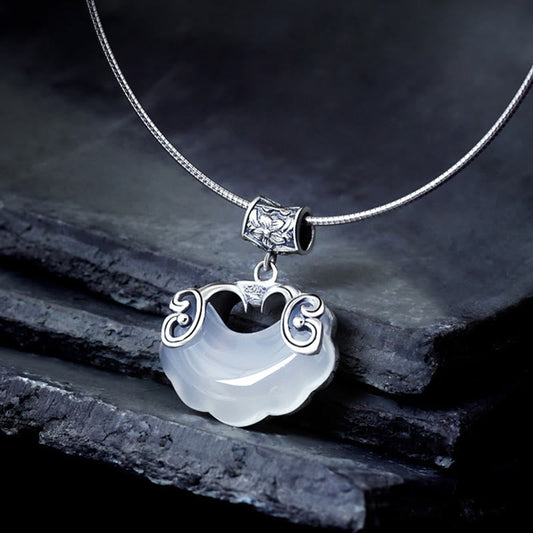 Collar con colgante de pez koi y candado de buenos deseos de calcedonia natural en plata de ley 925 con piedras de Buda