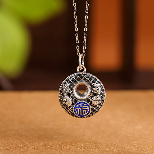 Collar con colgante de plata de ley 999 con diseño de pez koi y símbolo de la paz de loto y riqueza.