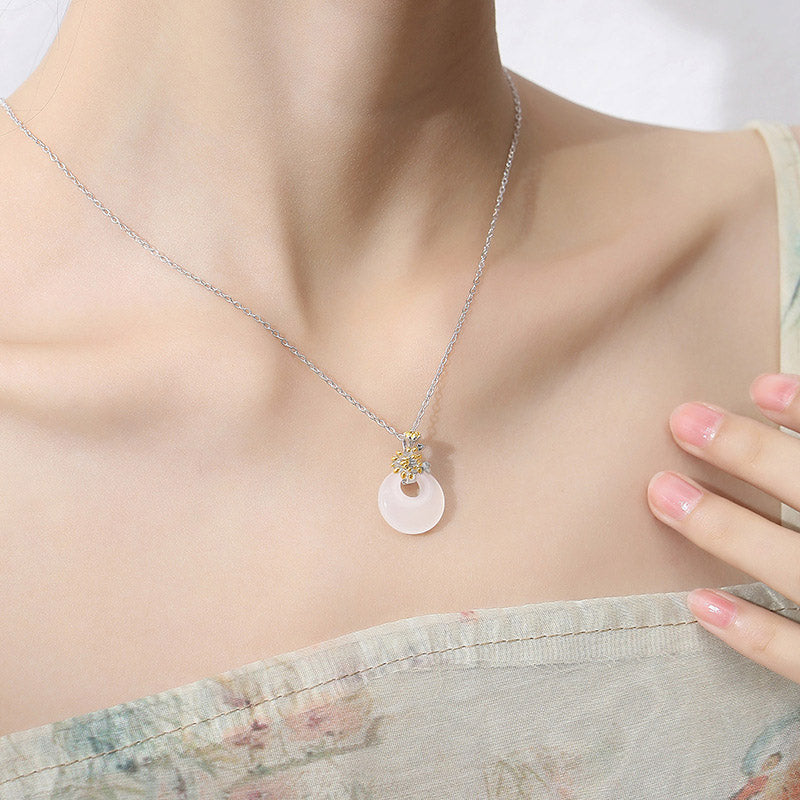 Collar con colgante de flor de armonía de doce meses de calcedonia redonda de plata de ley 925 con piedras de Buda 