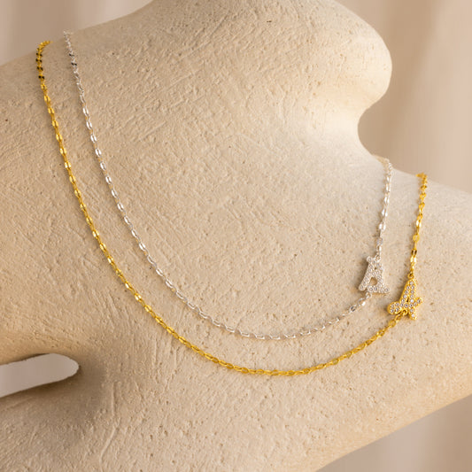 Collar con inicial descentrada Nella Pave